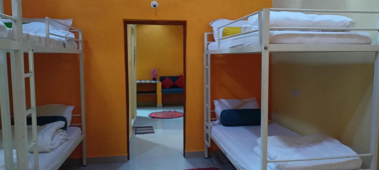 Red Monkeys Hostel Arambol Bagian luar foto