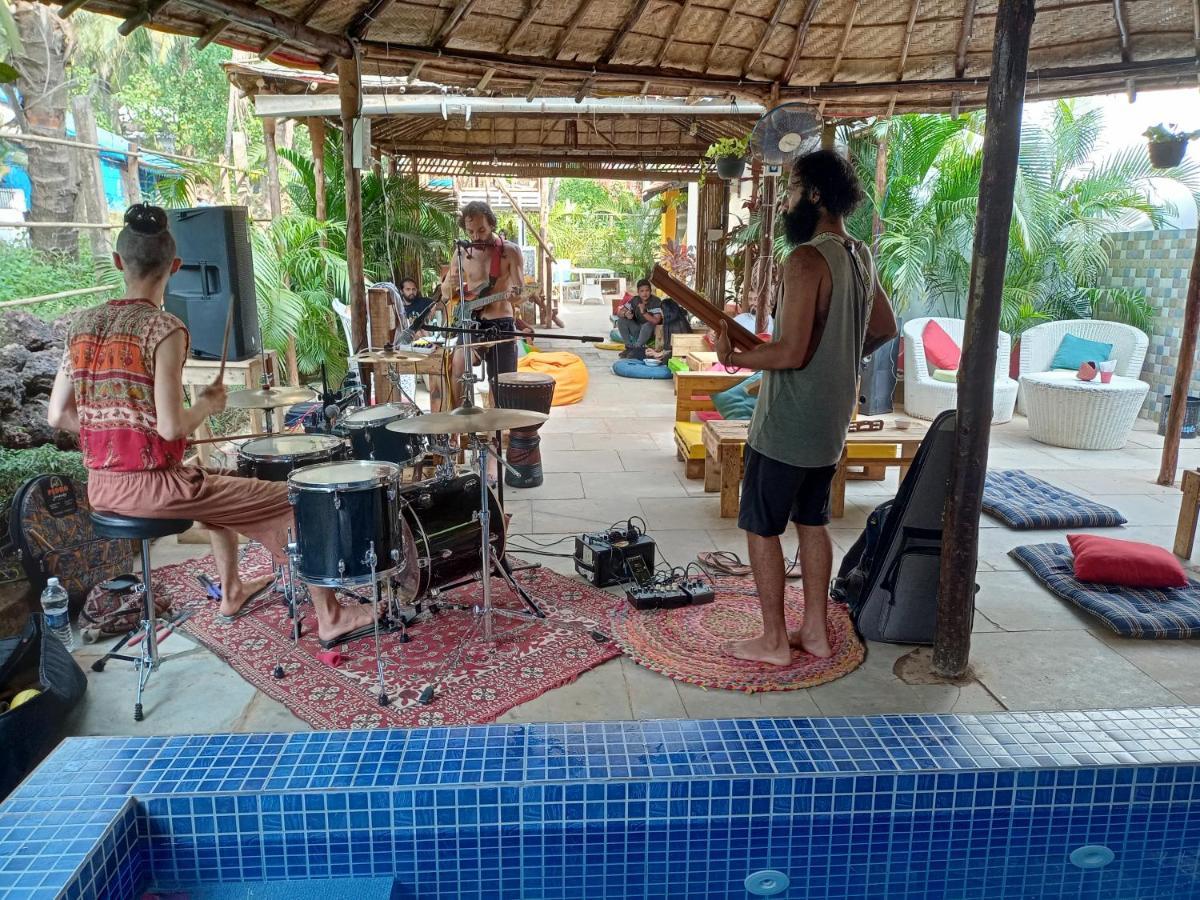 Red Monkeys Hostel Arambol Bagian luar foto