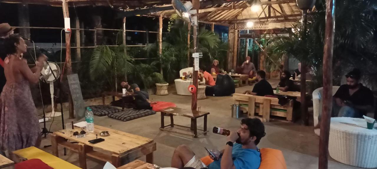 Red Monkeys Hostel Arambol Bagian luar foto