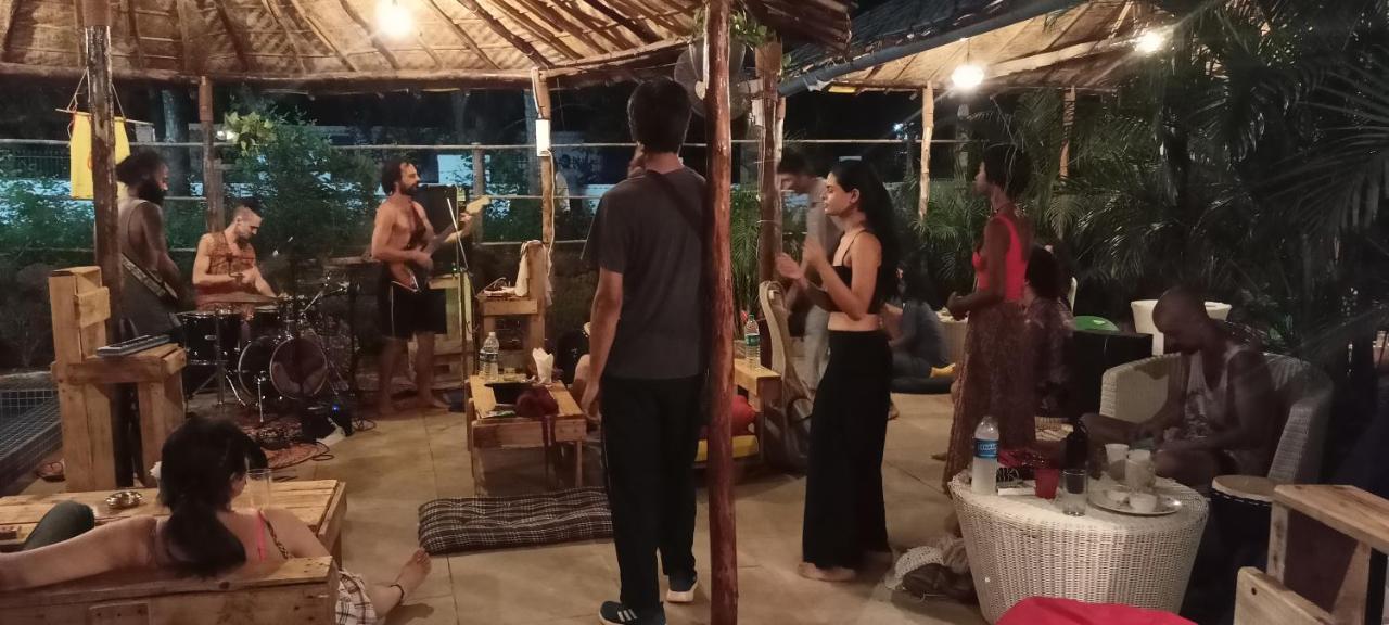 Red Monkeys Hostel Arambol Bagian luar foto